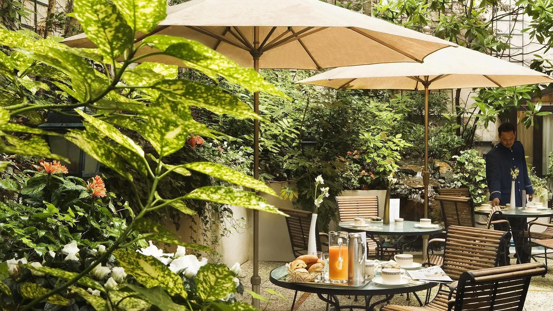 Garden-Elysée Paris Hotel