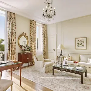 احجز هنا